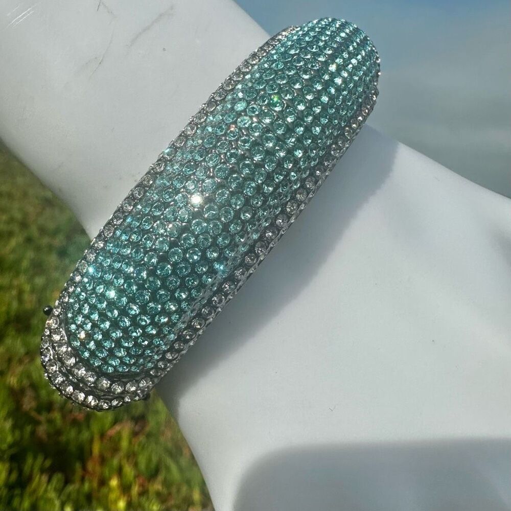 AKKAD Aqua Pavé Crystal Hinged Bangle